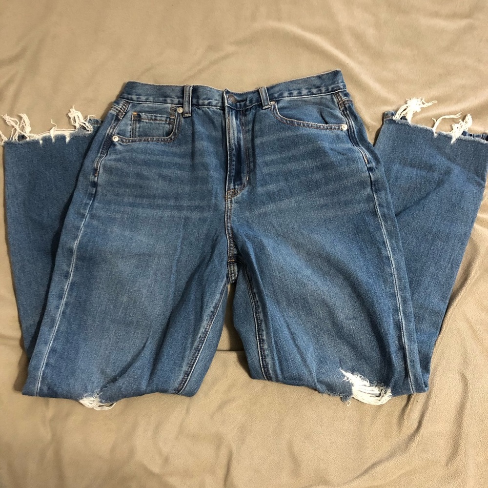 american eagle blue ripped mom jeans